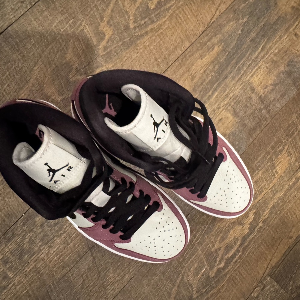 Wmns Air Jordan 1 Mid SE 'Berry - Picture 3 of 4